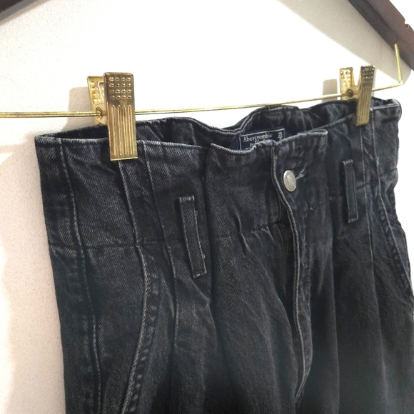 Abercrombie and Fitch| Black High-Waisted Mom Jeans Jeans Acid Wash - Picture 3 of 11